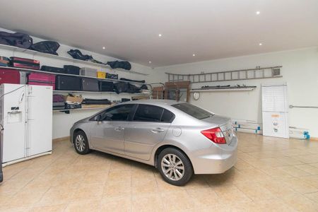 Casa para alugar com 450m², 4 quartos e 6 vagas Casa para alugar com 450m², 4 quartos e 6 vagasGaragem