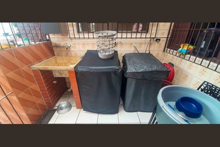 Casa à venda com 280m², 6 quartos e 2 vagasCasa 1 - Área de Serviço