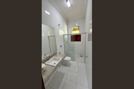 Casa para alugar com 215m², 4 quartos e 6 vagasBanheiro