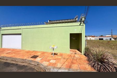 Casa para alugar com 215m², 4 quartos e 6 vagasFachada