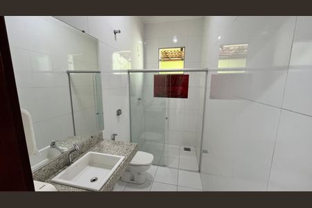 Casa para alugar com 215m², 4 quartos e 6 vagasBanheiro