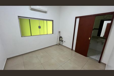 Quarto de casa para alugar com 4 quartos, 215m² em Alto Umuarama, Uberlândia