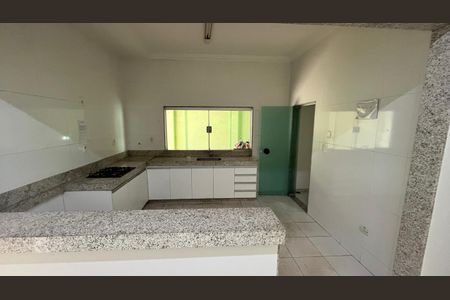 Cozinha de casa para alugar com 4 quartos, 215m² em Alto Umuarama, Uberlândia