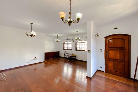 Casa à venda com 327m², 4 quartos e 4 vagas Casa à venda com 327m², 4 quartos e 4 vagasSala