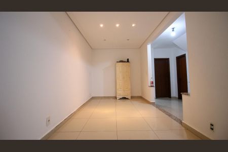 Casa para alugar com 140m², 4 quartos e 2 vagasSala