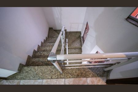 Casa para alugar com 140m², 4 quartos e 2 vagasEscada