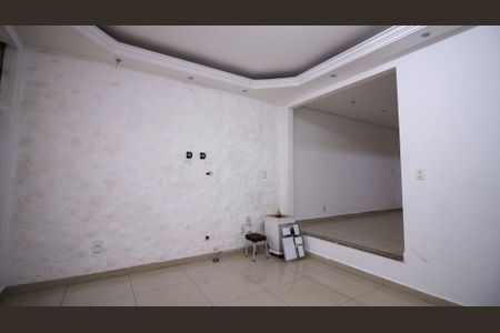 Casa para alugar com 140m², 4 quartos e 2 vagasSala