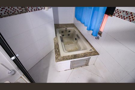 Casa para alugar com 140m², 4 quartos e 2 vagasBanheiro Social