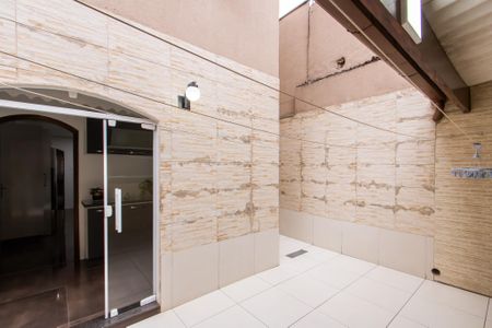 Casa à venda com 120m², 2 quartos e 2 vagas Casa à venda com 120m², 2 quartos e 2 vagasQuintal