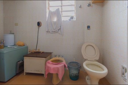 Casa à venda com 280m², 5 quartos e 5 vagasBanheiro 2