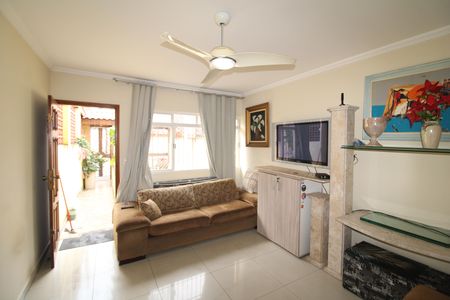 Casa à venda com 118m², 2 quartos e 3 vagasSala