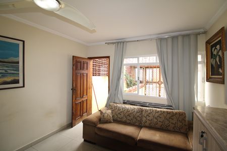 Casa à venda com 118m², 2 quartos e 3 vagasSala