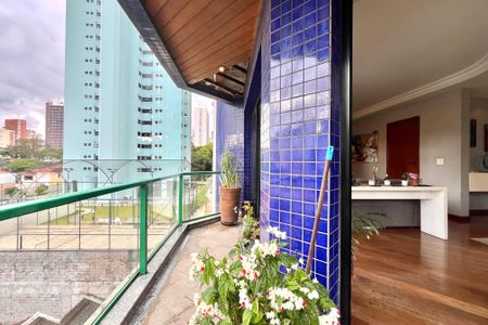 Apartamento à venda com 156m², 4 quartos e 3 vagasVaranda