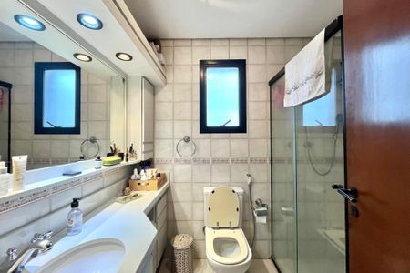 Apartamento à venda com 156m², 4 quartos e 3 vagasBanheiro da Suíte 1