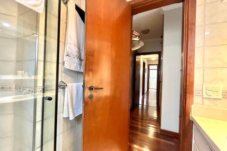 Apartamento à venda com 156m², 4 quartos e 3 vagasBanheiro da Suíte 1