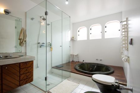 Casa para alugar com 630m², 6 quartos e 5 vagasBanheiro Suíte 5