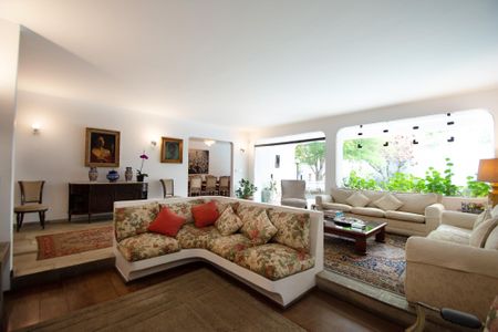 Casa para alugar com 630m², 6 quartos e 5 vagasSala