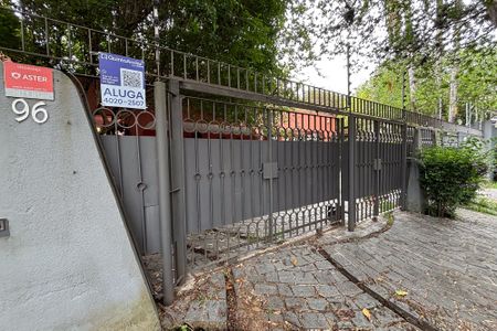 Casa para alugar com 630m², 6 quartos e 5 vagasFachada