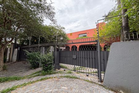 Casa para alugar com 630m², 6 quartos e 5 vagasFachada