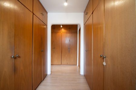Casa para alugar com 630m², 6 quartos e 5 vagasCloset Suíte 5
