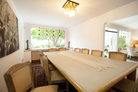 Casa para alugar com 630m², 6 quartos e 5 vagasSala