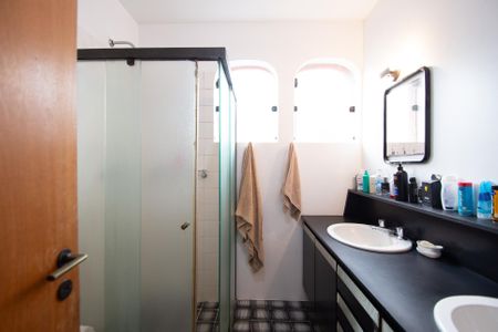 Casa para alugar com 630m², 6 quartos e 5 vagasBanheiro Semi suíte 1 e 2