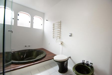 Casa para alugar com 630m², 6 quartos e 5 vagasBanheiro Suíte 5