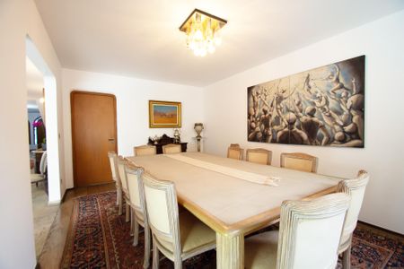 Casa para alugar com 630m², 6 quartos e 5 vagasSala