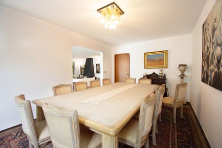 Casa para alugar com 630m², 6 quartos e 5 vagasSala