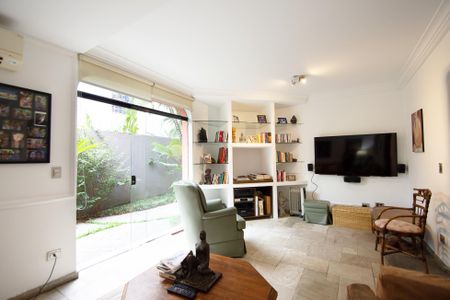 Casa para alugar com 630m², 6 quartos e 5 vagasSala