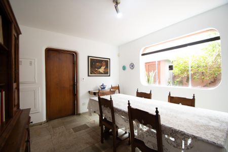 Casa para alugar com 630m², 6 quartos e 5 vagasSala