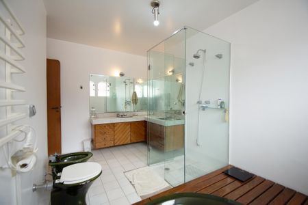 Casa para alugar com 630m², 6 quartos e 5 vagasBanheiro Suíte 5