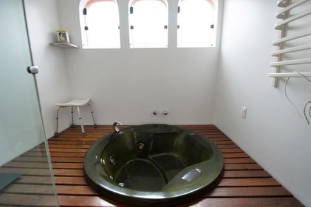 Casa para alugar com 630m², 6 quartos e 5 vagasBanheiro Suíte 5