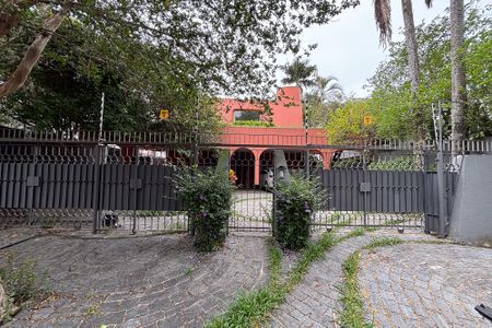 Casa para alugar com 630m², 6 quartos e 5 vagasFachada