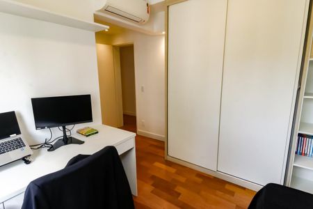 Apartamento à venda com 168m², 3 quartos e 3 vagas Apartamento à venda com 168m², 3 quartos e 3 vagasSuíte 1