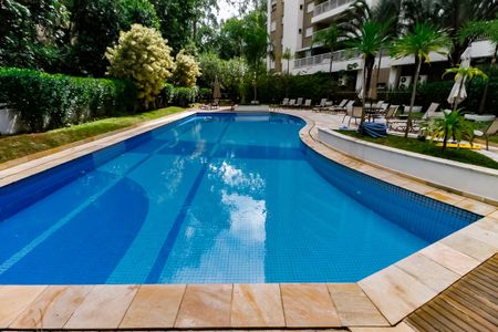 Apartamento à venda com 168m², 3 quartos e 3 vagas Apartamento à venda com 168m², 3 quartos e 3 vagasÁrea comum - Piscina