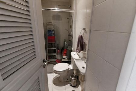 Apartamento à venda com 168m², 3 quartos e 3 vagas Apartamento à venda com 168m², 3 quartos e 3 vagasBanheiro de serviço