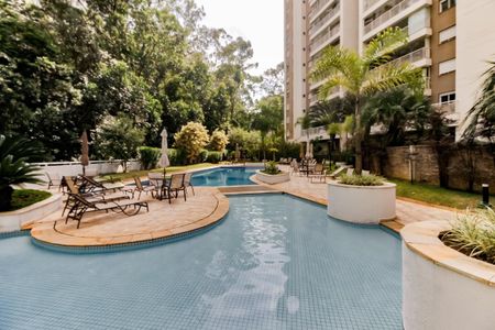 Apartamento à venda com 168m², 3 quartos e 3 vagas Apartamento à venda com 168m², 3 quartos e 3 vagasÁrea comum - Piscina