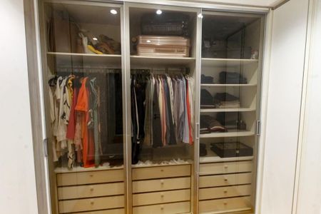 Apartamento à venda com 168m², 3 quartos e 3 vagas Apartamento à venda com 168m², 3 quartos e 3 vagasCloset da suíte 3