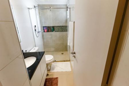 Apartamento à venda com 168m², 3 quartos e 3 vagas Apartamento à venda com 168m², 3 quartos e 3 vagasBanheiro da Suíte 2