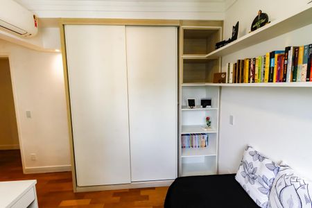 Apartamento à venda com 168m², 3 quartos e 3 vagas Apartamento à venda com 168m², 3 quartos e 3 vagasSuíte 1 - armários