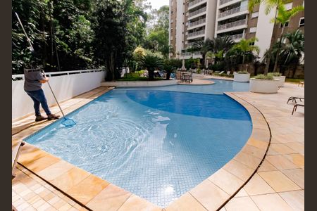 Apartamento à venda com 168m², 3 quartos e 3 vagas Apartamento à venda com 168m², 3 quartos e 3 vagasÁrea comum - Piscina