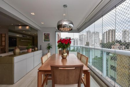 Apartamento à venda com 104m², 2 quartos e 2 vagasVaranda