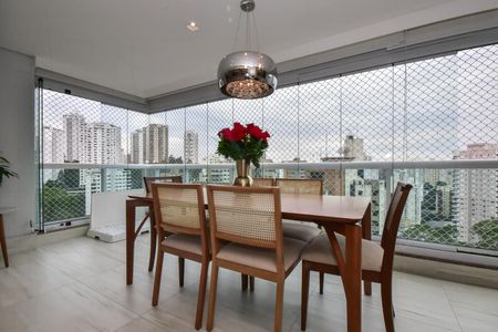 Apartamento à venda com 104m², 2 quartos e 2 vagasVaranda