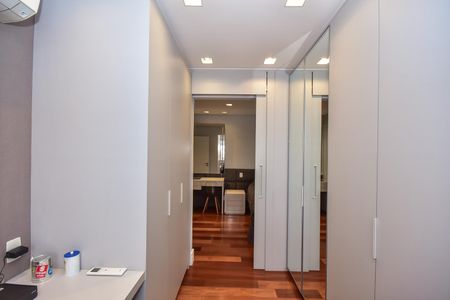 Apartamento à venda com 104m², 2 quartos e 2 vagasArmário da Suíte 