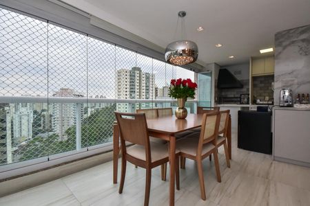 Apartamento à venda com 104m², 2 quartos e 2 vagasVaranda