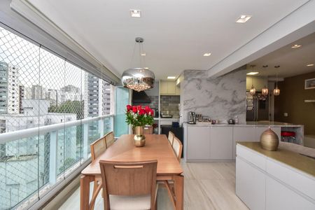 Apartamento à venda com 104m², 2 quartos e 2 vagasVaranda