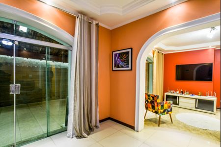 Casa à venda com 300m², 2 quartos e 3 vagasSala 1