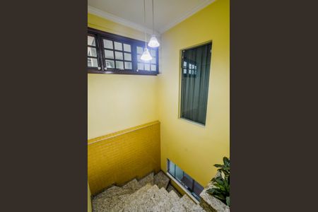 Casa à venda com 300m², 2 quartos e 3 vagasEscada