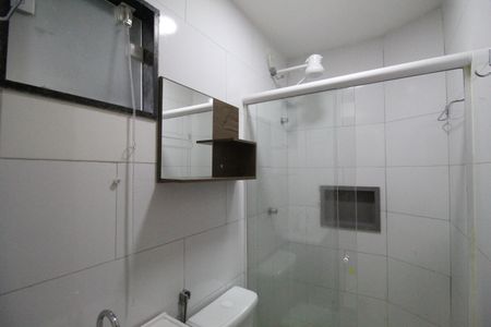 Banheiro de kitnet/studio para alugar com 1 quarto, 40m² em Anil, Rio de Janeiro